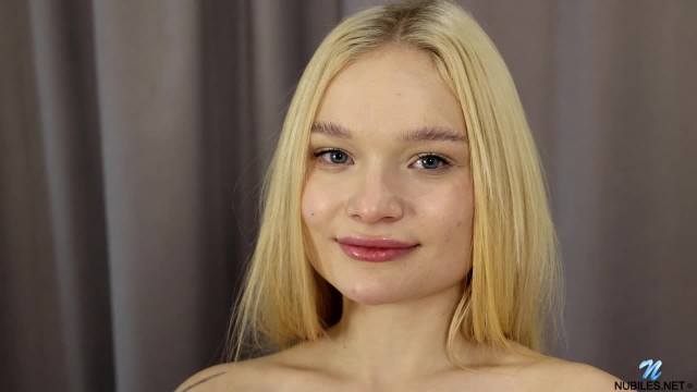 Превью Мокрая киска и пальцы внутри неё № 46643