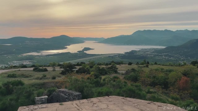 Превью Вылазка в безлюдное место с целью групповухи № 46747